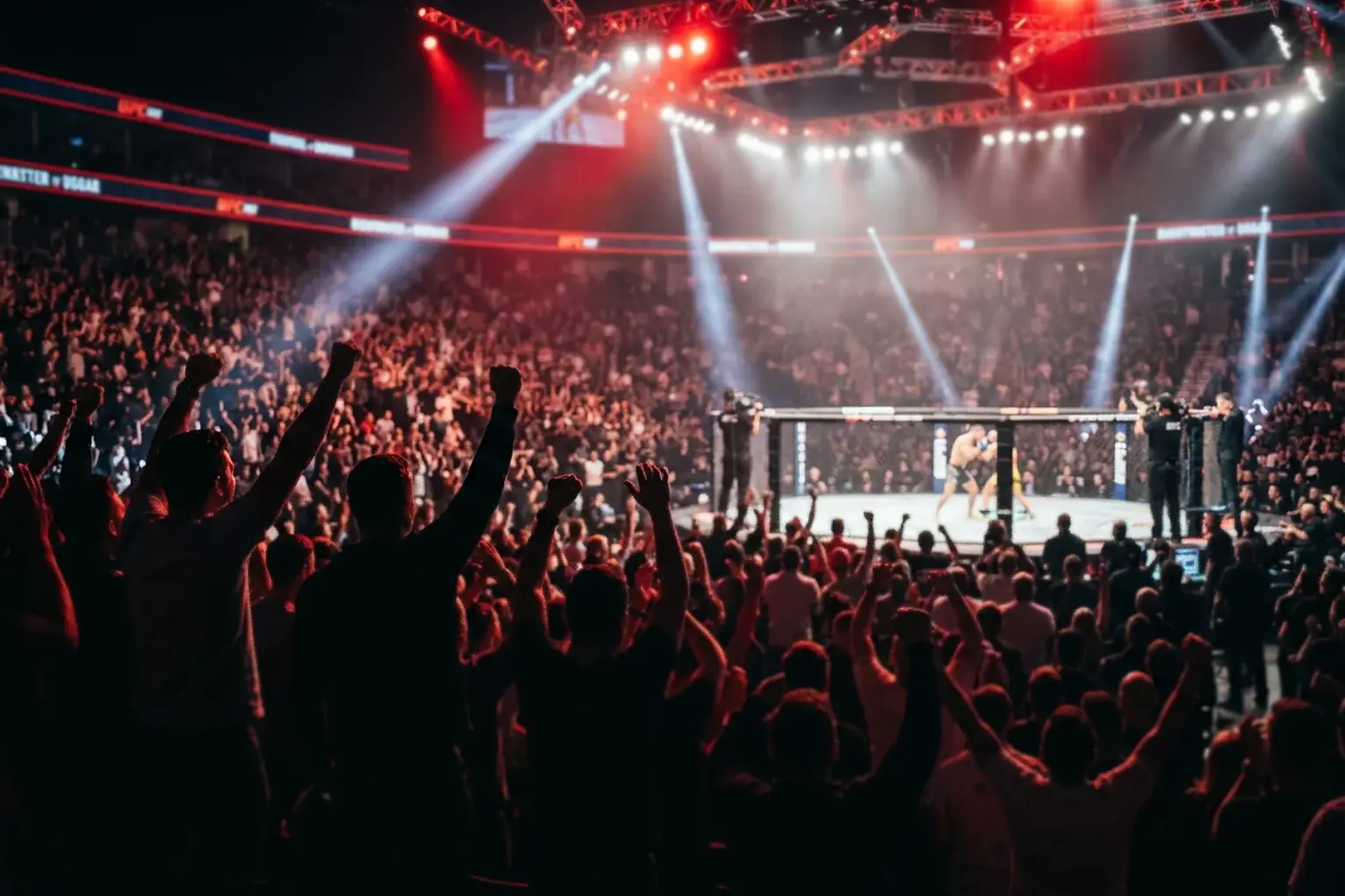 Live-UFC-Event mit Zuschauern und aktivem Kampfgeschehen